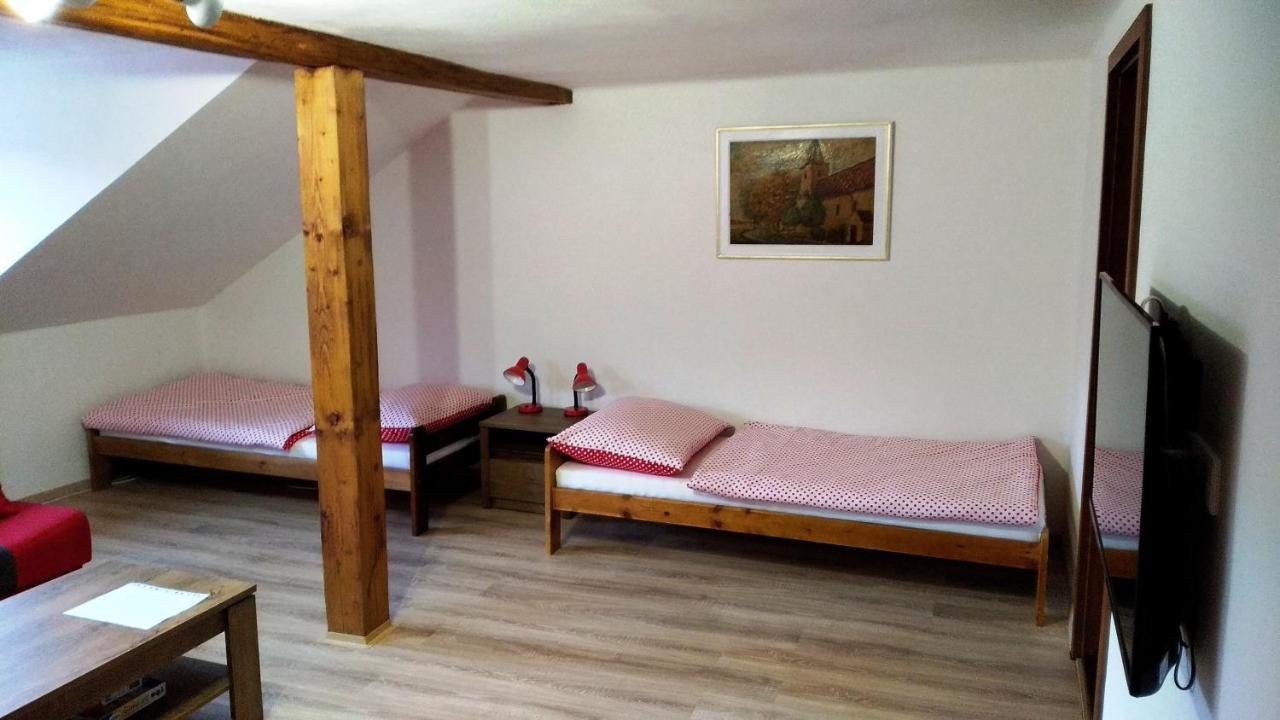 Apartmany Kukacci Hnizdo Benesov nad Ploucnici Bagian luar foto